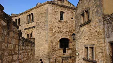 Découvrir les rues de baux de provence