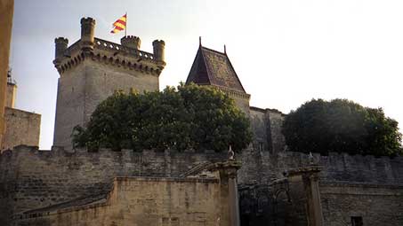 Découvrir la tour de la ville d'Uzes