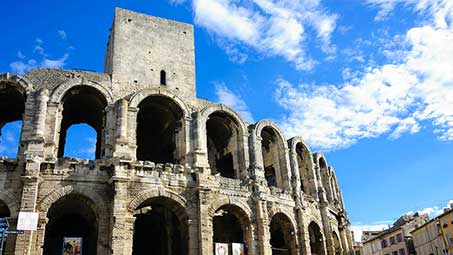 Visiter les monuments de Arles