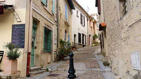 Visiter les rues de Arles en Camargue