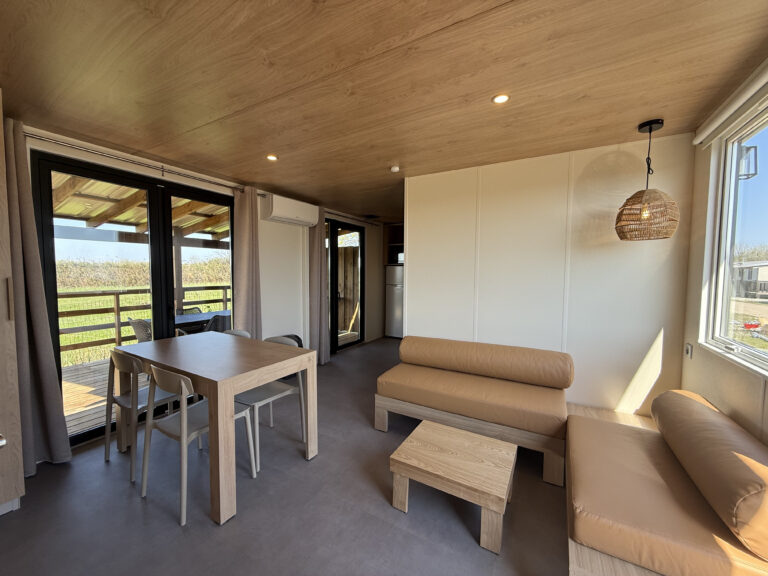 Séjour d’un mobil-home climatisé au camping Crin Blanc