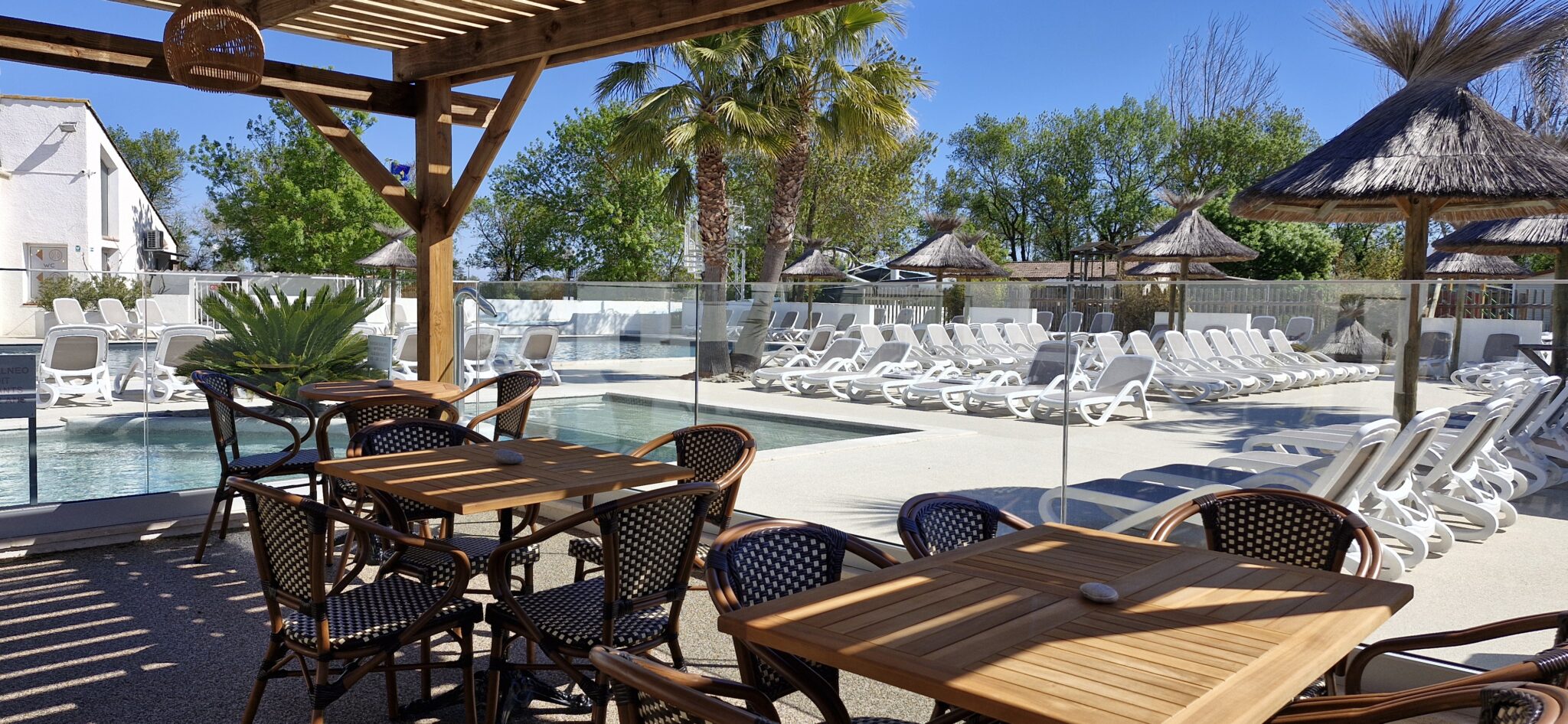Restaurant terrace facing the pool at Camping Crin Blanc