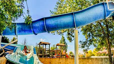 piscine-avec-jeux-camping france