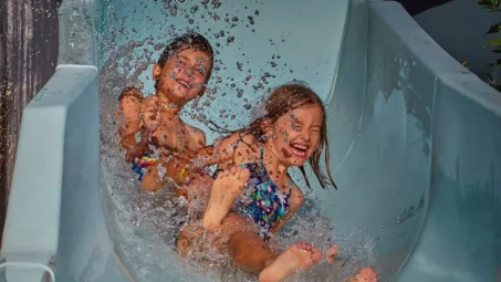 toboggan aquatique sinueux
